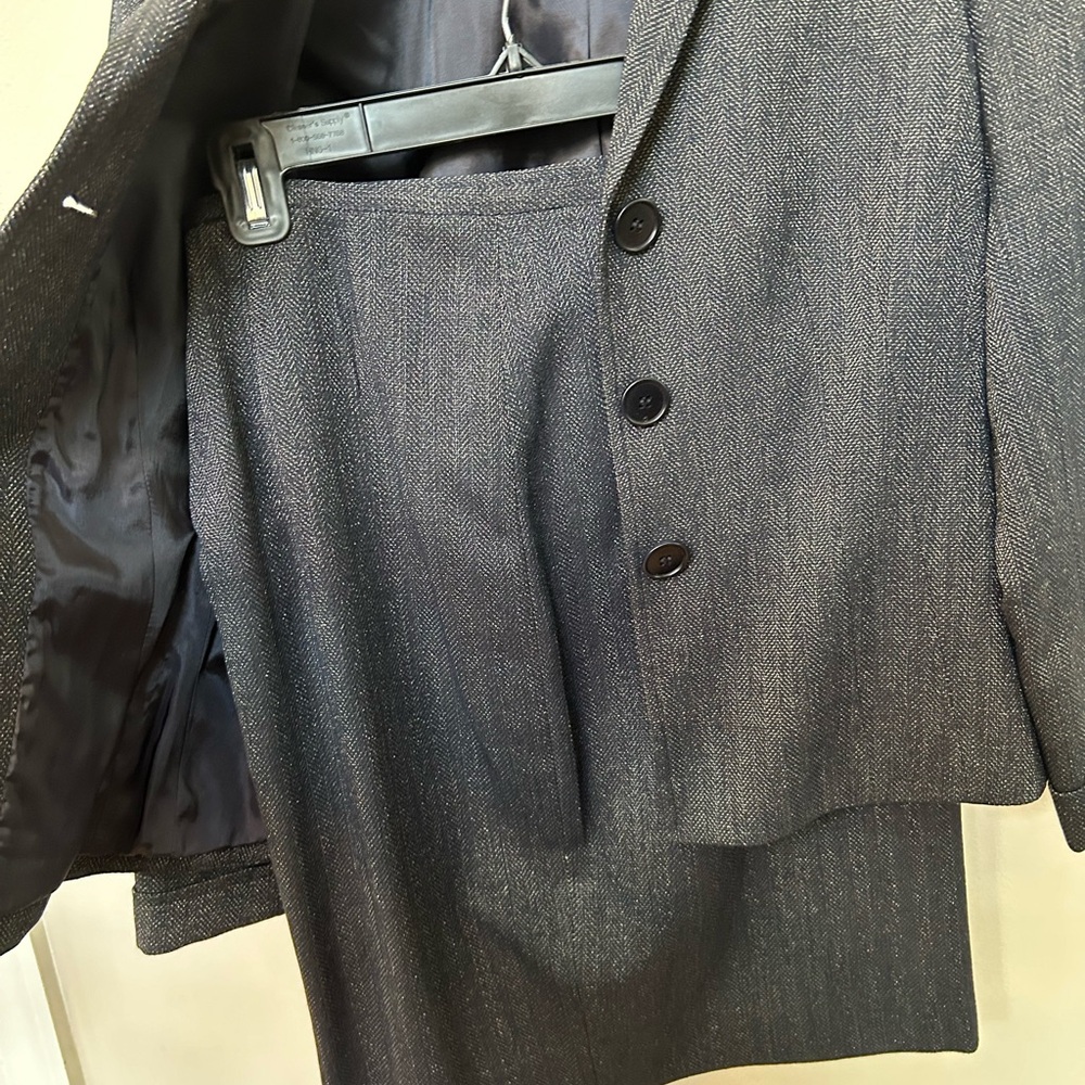 Gorgeous Lafayette 148 Suit, Black Tweed, P4